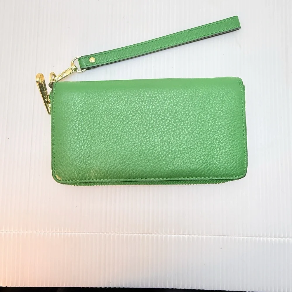 Michael Kors ships business